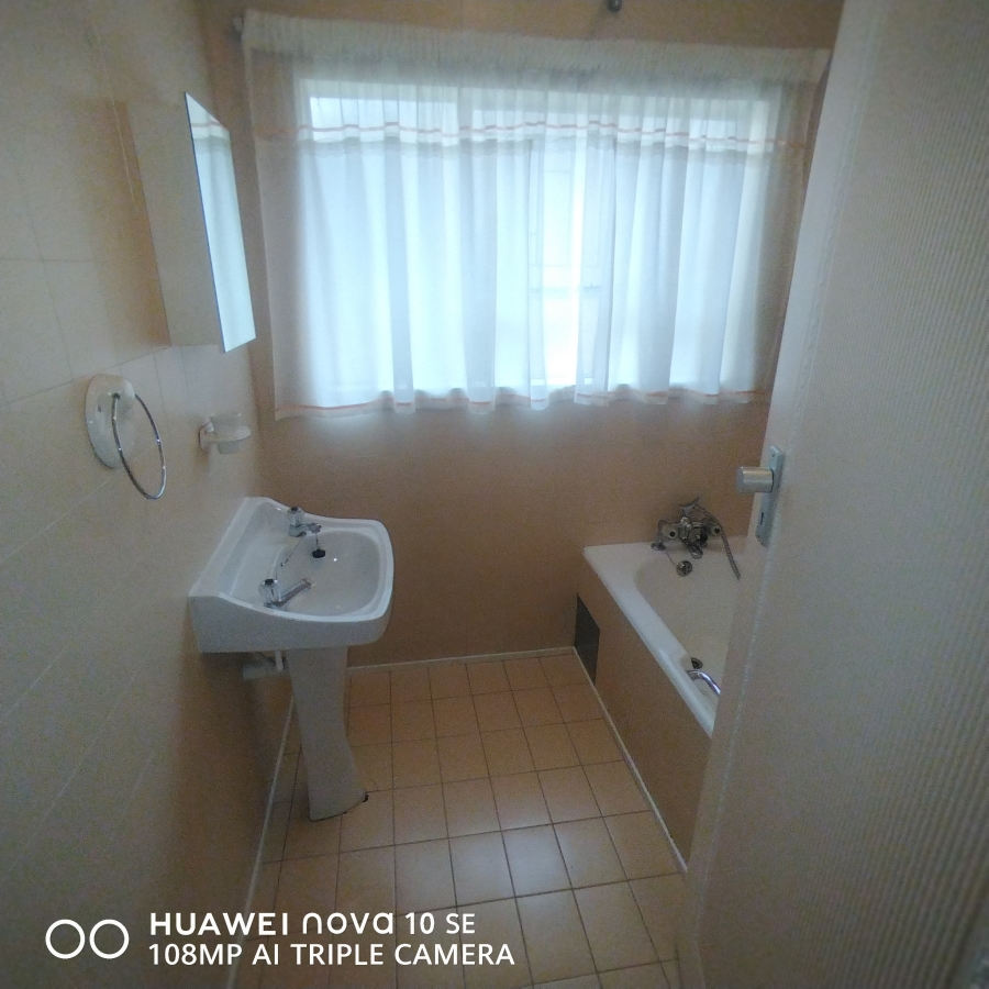 To Let 4 Bedroom Property for Rent in Bergsig Free State